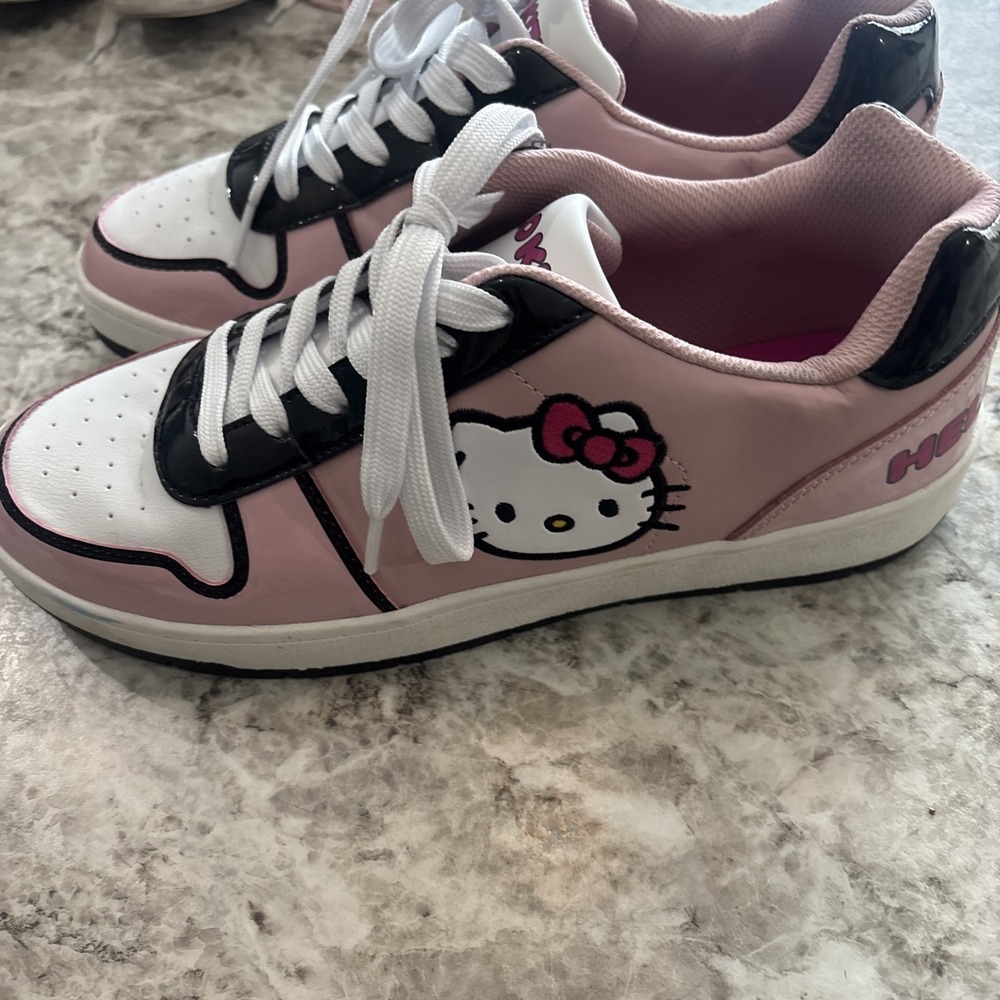 Hello Kitty Womens Lace-Up‎ Casual Court Sneaker Shoes Size US11 Pink/whiteblack - Picture 2 of 8